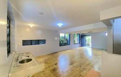 Imagem: A casa possui 3 Dormitórios, 1 Banheiro, 3 Vagas na garagem