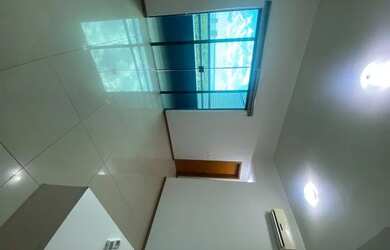 Imagem: A casa possui 2 Dormitórios, 1 Banheiro, 2 Vagas na garagem