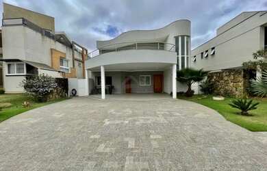 Imagem: A casa em condomínio possui 4 Dormitórios, 5 Banheiros, 4