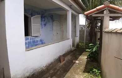 Imagem: A casa possui 2 Dormitórios, 1 Banheiro, 1 Vaga na garagem