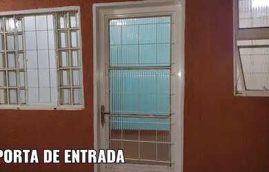 Imagem: A casa possui 1 Dormitório, 1 Banheiro e está localizado