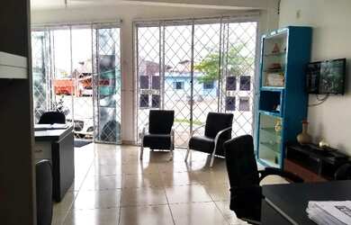 Imagem: A casa possui 1 Banheiro, 5 Vagas na garagem, 53m² de Área