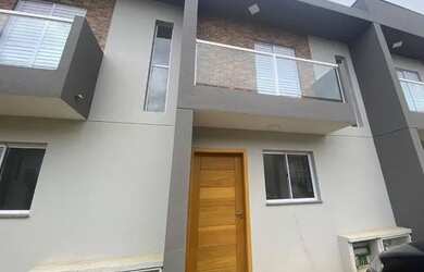 Imagem: A casa possui 2 Dormitórios, 1 Banheiro, 2 Vagas na garagem