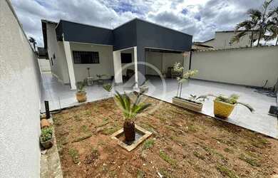 Imagem: A casa possui 3 Dormitórios, 1 Banheiro, 5 Vagas na garagem