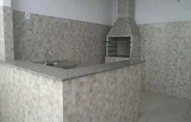 Imagem: A casa possui 2 Dormitórios, 2 Banheiros, 1 Vaga na garagem