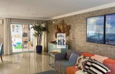 Imagem: A casa possui 3 Dormitórios, 4 Banheiros, 3 Vagas na garagem