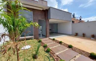 Imagem: A casa possui 3 Dormitórios, 4 Banheiros, 4 Vagas na garagem