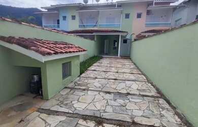 Imagem: A casa possui 3 Dormitórios, 3 Banheiros, 2 Vagas na garagem