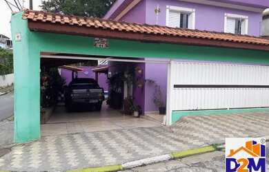 Imagem: A casa possui 3 Dormitórios, 2 Banheiros, 2 Vagas na garagem