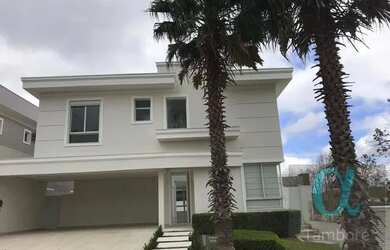 Imagem: A casa possui 4 Dormitórios, 5 Banheiros, 4 Vagas na garagem