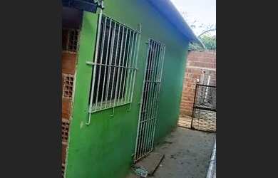 Imagem: A casa possui 2 Dormitórios, 1 Banheiro e está localizado