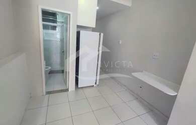 Imagem: O apartamento possui 1 Dormitório, 1 Banheiro, 1 Vaga na garagem