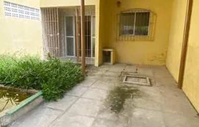 Imagem: A casa possui 3 Dormitórios, 1 Banheiro, 1 Vaga na garagem