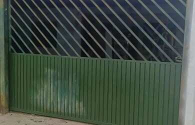 Imagem: A casa possui 5 Dormitórios, 1 Banheiro, 2 Vagas na garagem