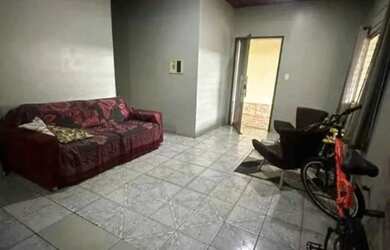 Imagem: A casa possui 2 Dormitórios, 2 Banheiros, 2 Vagas na garagem