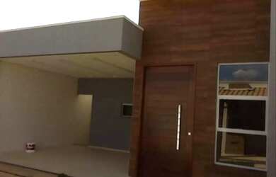 Imagem: A casa possui 2 Dormitórios, 1 Banheiro, 1 Vaga na garagem