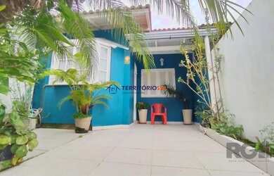 Imagem: A casa possui 2 Dormitórios, 2 Banheiros, 1 Vaga na garagem