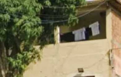 Imagem: A casa possui 4 Dormitórios, 2 Banheiros e 320m² de Área