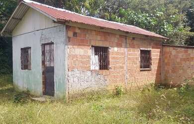 Imagem: A casa possui 1 Dormitório, 1 Banheiro, 36m² de Área e está