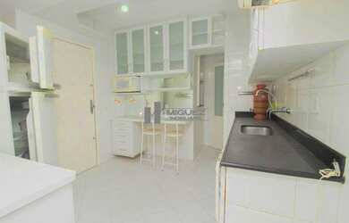 Imagem: O apartamento possui 2 Dormitórios, 1 Banheiro, 2 Vagas na