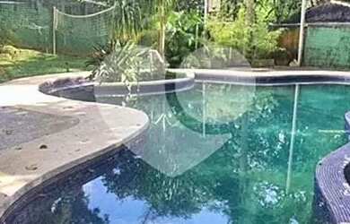 Imagem: A casa possui 4 Dormitórios, 5 Banheiros, 5 Vagas na garagem