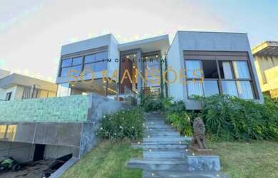 Imagem: A casa possui 5 Dormitórios, 4 Banheiros, 5 Vagas na garagem