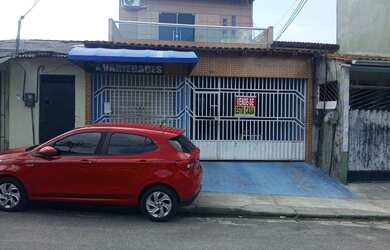 Imagem: A casa possui 3 Dormitórios, 3 Banheiros, 2 Vagas na garagem