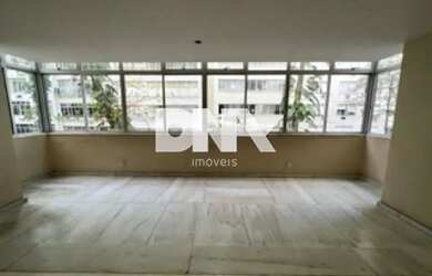 Imagem: O apartamento possui 4 Dormitórios, 1 Banheiro, 300m² de Área