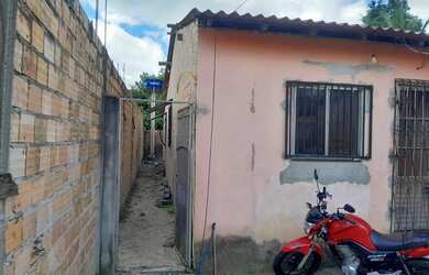 Imagem: A casa possui 1 Dormitório, 1 Banheiro, 1 Vaga na garagem e