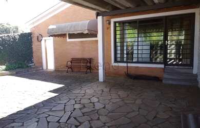 Imagem: A casa possui 2 Dormitórios, 1 Banheiro, 3 Vagas na garagem