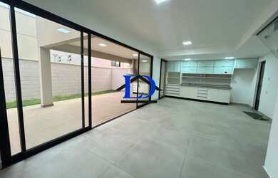 Imagem: A casa em condomínio possui 3 Dormitórios, 4 Banheiros, 2