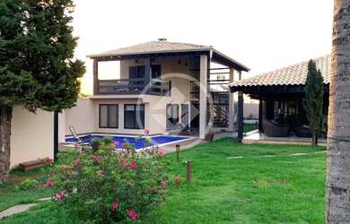 Imagem: A casa em condomínio possui 3 Dormitórios, 2 Banheiros, 5