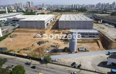 Imagem: O terreno possui 57.105m² de Área e está localizado em Santa