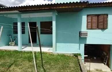 Imagem: A casa possui 2 Dormitórios, 1 Banheiro, 2 Vagas na garagem