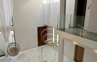 Imagem: A casa possui 3 Dormitórios, 3 Banheiros, 4 Vagas na garagem