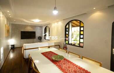 Imagem: A casa possui 4 Dormitórios, 4 Banheiros, 2 Vagas na garagem