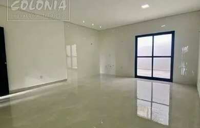 Imagem: A casa possui 3 Dormitórios, 2 Banheiros, 2 Vagas na garagem