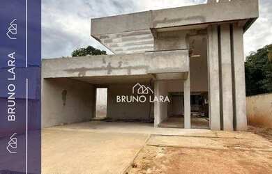 Imagem: A casa em condomínio possui 3 Dormitórios, 3 Banheiros, 4