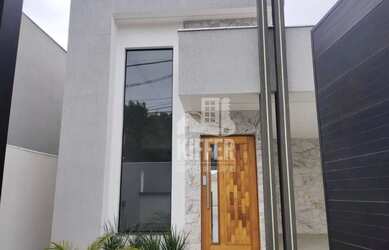 Imagem: A casa possui 3 Dormitórios, 3 Banheiros, 2 Vagas na garagem