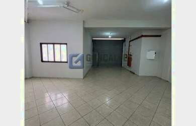 Imagem: O depósito possui 3 Vagas na garagem, 270m² de Área e está