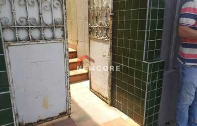 Imagem: A casa possui 5 Dormitórios, 2 Banheiros e 200m² de Área