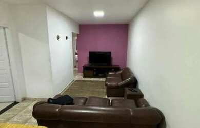 Imagem: A casa possui 3 Dormitórios, 2 Banheiros, 4 Vagas na garagem