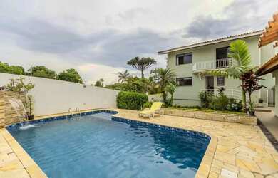 Imagem: A casa possui 3 Dormitórios, 4 Banheiros, 4 Vagas na garagem