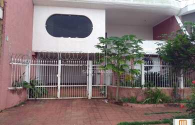 Imagem: O depósito possui 2 Vagas na garagem, 200m² de Área e está