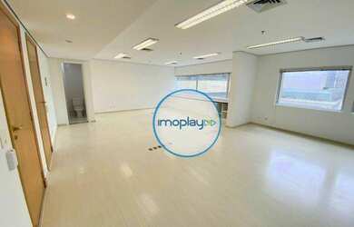 Imagem 5: Conjunto comercial com 64m² vão livre, com piso laminado, 01 banheiro e copa