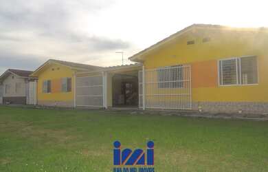 Imagem: A casa possui 4 Dormitórios, 3 Banheiros, 120m² de Área e