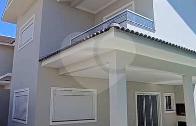 Imagem: A casa possui 3 Dormitórios, 1 Banheiro, 3 Vagas na garagem