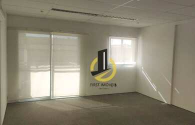 Imagem: O depósito possui 1 Vaga na garagem e 34m² de Área e está