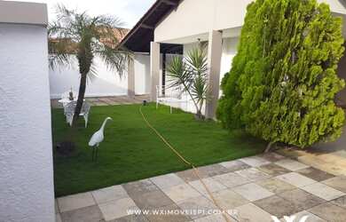 Imagem: A casa possui 4 Dormitórios, 4 Banheiros, 5 Vagas na garagem