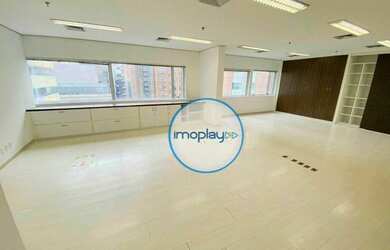 Imagem: Conjunto comercial com 64m² vão livre, com piso laminado